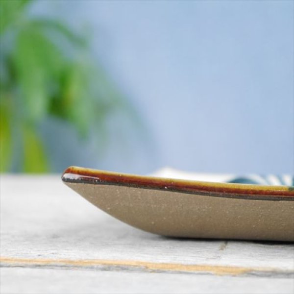 画像3: 沖縄/やちむん/陶眞窯/四角皿（15cm）/デイゴ唐草/15 X 15 (3)