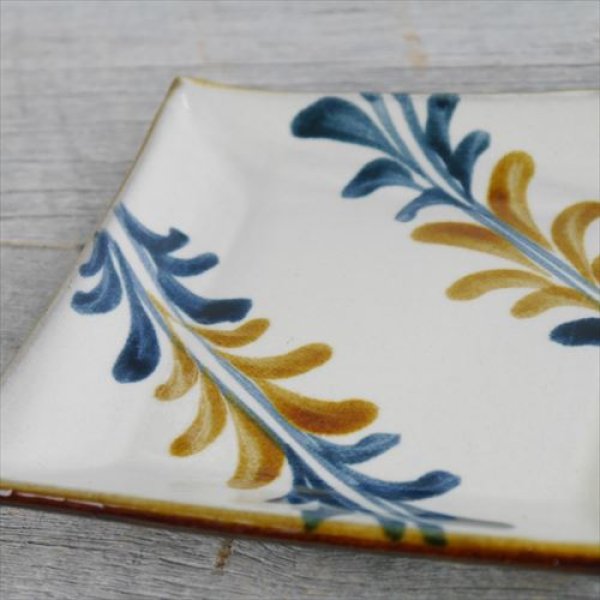 画像4: 沖縄/やちむん/陶眞窯/四角皿（15cm）/デイゴ唐草/15 X 15 (4)