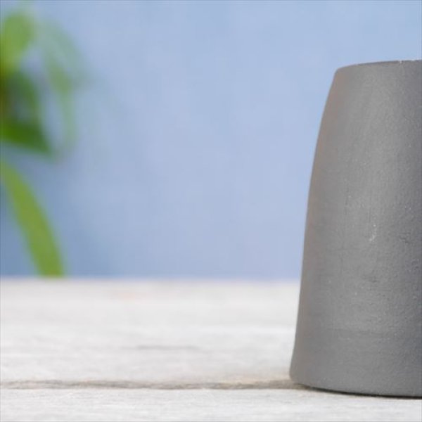 画像9: 静岡/瓦性食器/粋瓦（SUIGA）/焼酎カップ オリジナル (判押し)/Japanblack（木箱入）/Φ7.5 X H8.7 (9)