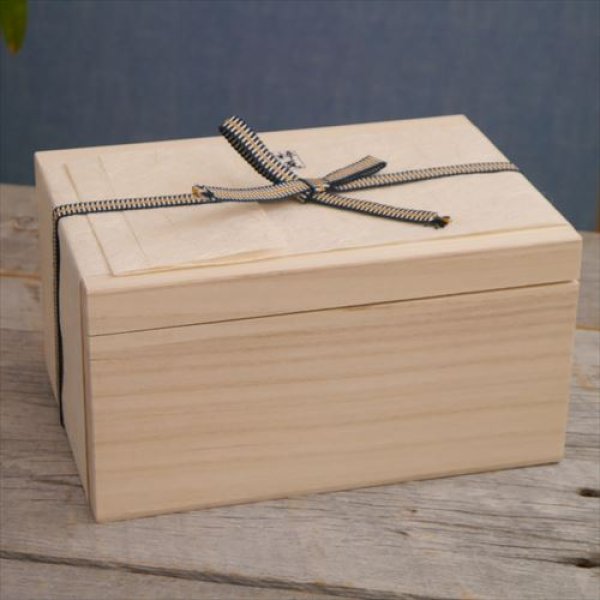 画像10: 静岡/瓦性食器/粋瓦（SUIGA）/【セット販売】片口徳利 オリジナル(判押し)・おちょこ×2個/Japanblack（木箱入）/Φ12.7x8.5 X H3.4、Φ6.2 X H8.5 (10)