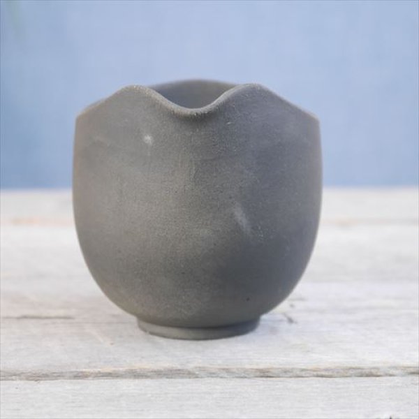 画像5: 静岡/瓦性食器/粋瓦（SUIGA）/【セット販売】片口徳利 オリジナル(判押し)・おちょこ×2個/Japanblack（木箱入）/Φ12.7x8.5 X H3.4、Φ6.2 X H8.5 (5)